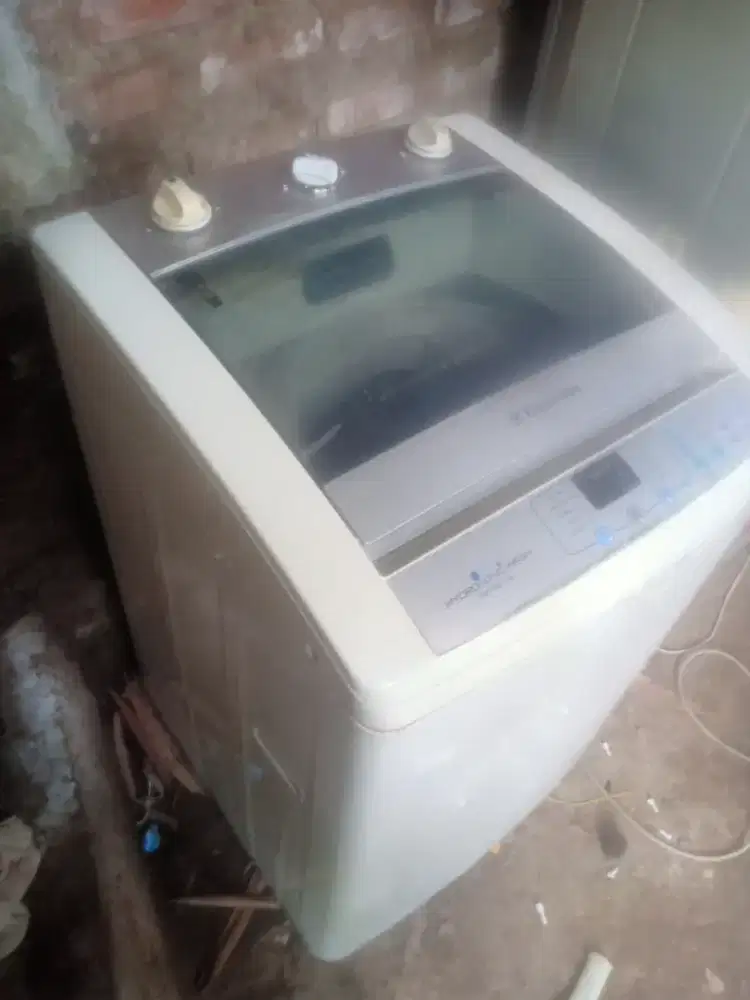 Di jual mesin cuci satu tabung manual elktrolux 9kg