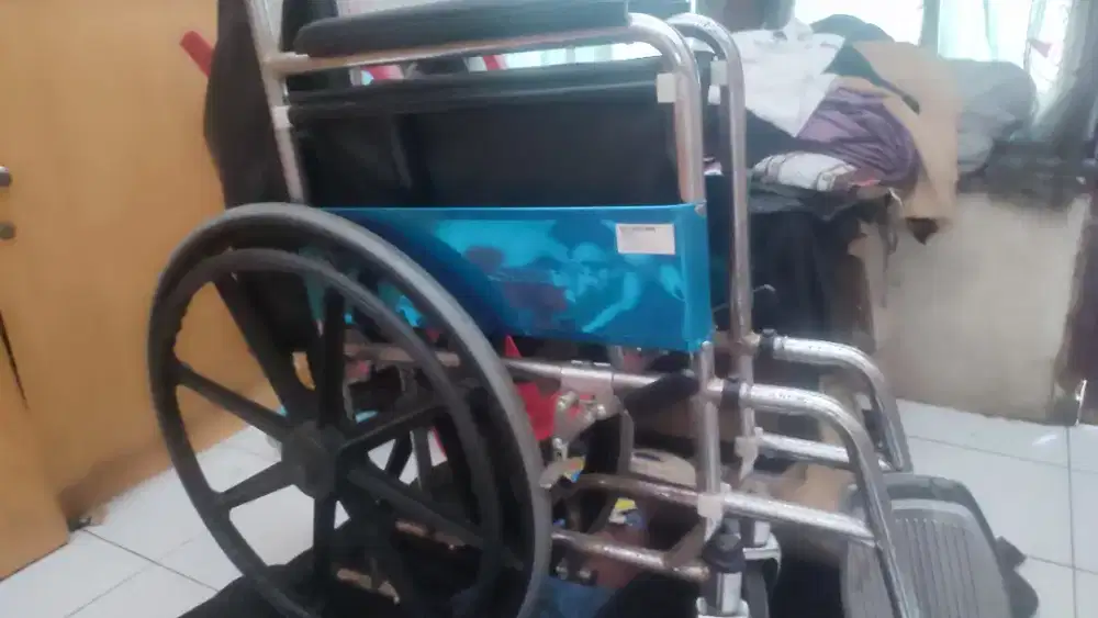 Kursi roda merk serenity