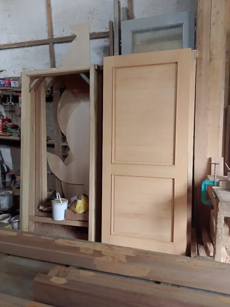 Dijual daun pintu kayu (solid)