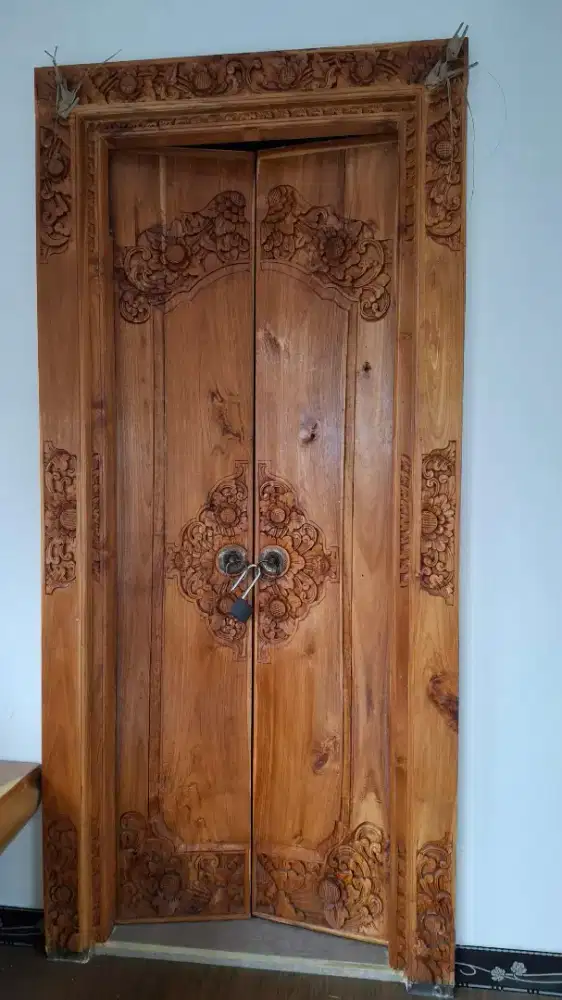Dijual daun pintu ukir kayu jati belah dua