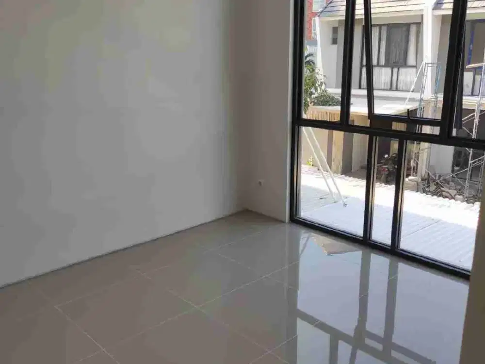 Sewakan Rumah 3 Lantai Serenade Royal Residence Surabaya Barat dekat Pakuwon Mall,Loop,Nashos