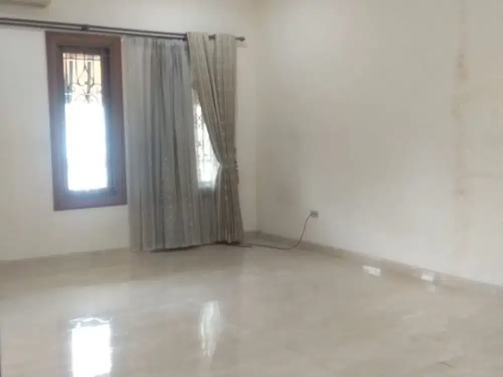 Rumah 2 Lantai Kelapa Gading Kirana Hook Timur