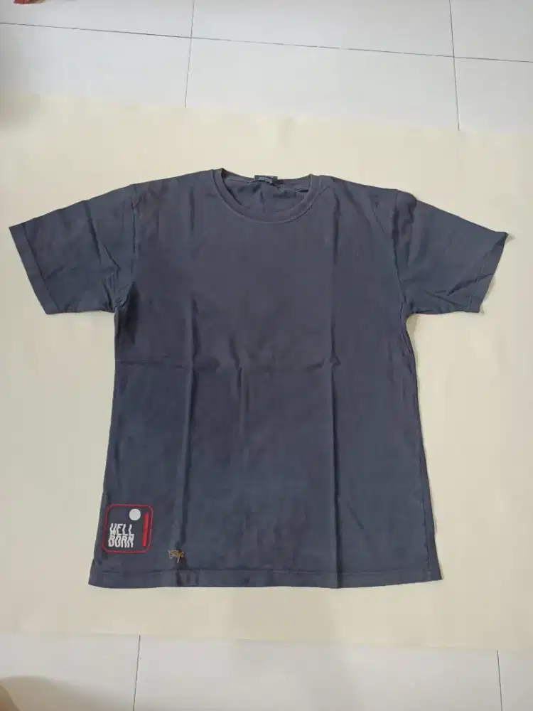 Baju kaos atas pria motif Rest