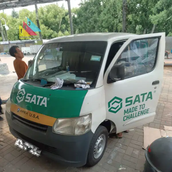Wrapping Mobil Custom – Solusi Branding dan Iklan Outdoor Tahan Lama