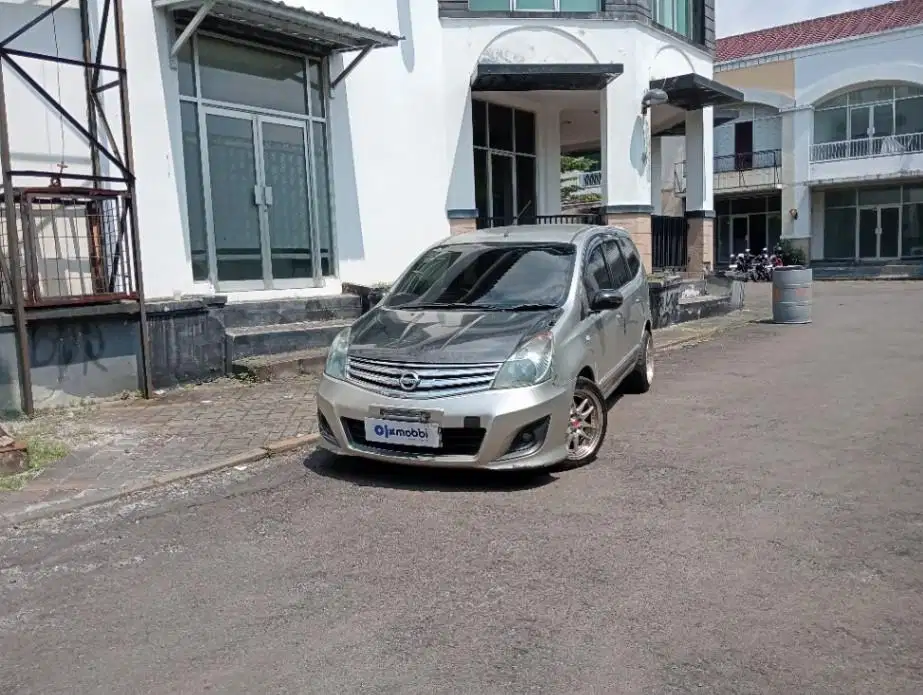 Pajak Panjang - NISSAN GRAND LIVINA 1.5 XV BENSIN M/T 2013 ABU