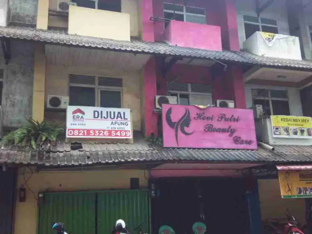 Rumah usaha 3 lantai kota Pontianak dipusat kota