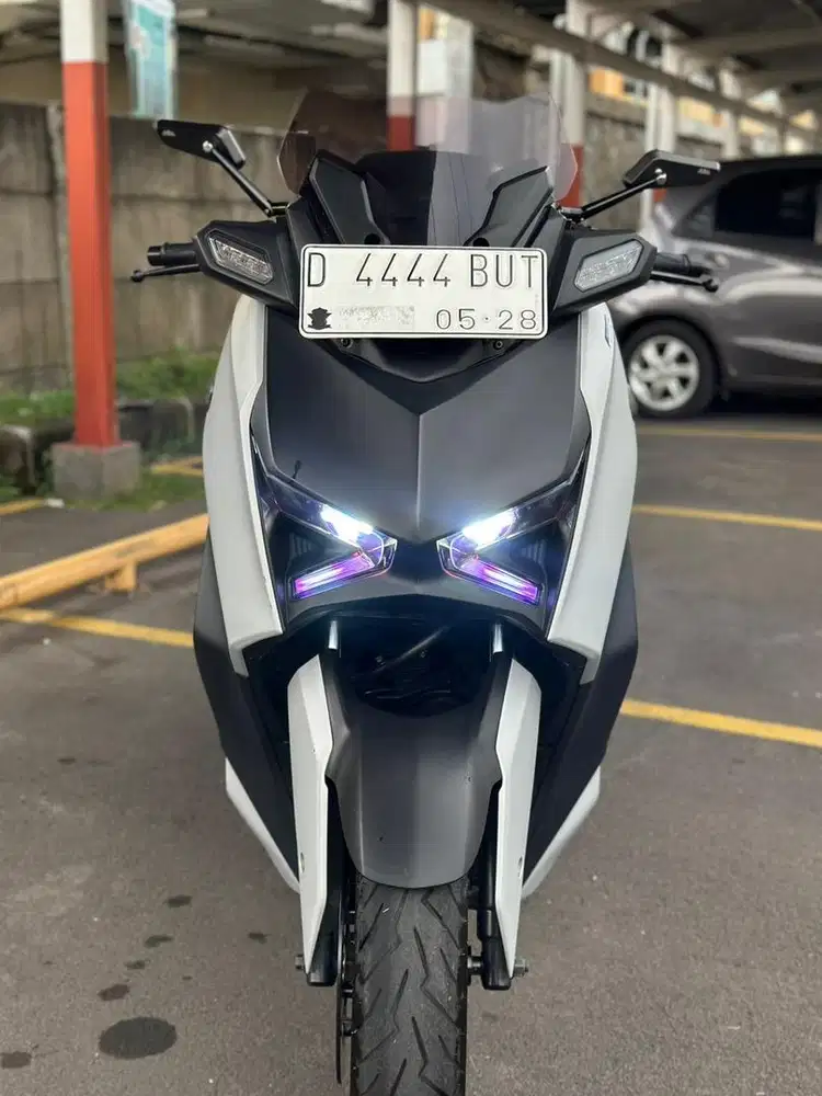 Xmax Connected 2023 grey istimewa