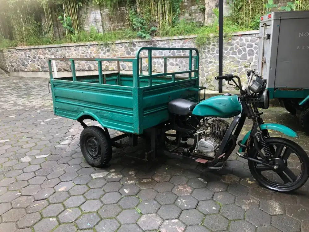 Motor Kaisar 2 unit Bak Terbuka dan Tertutup Roda 3 Bekas