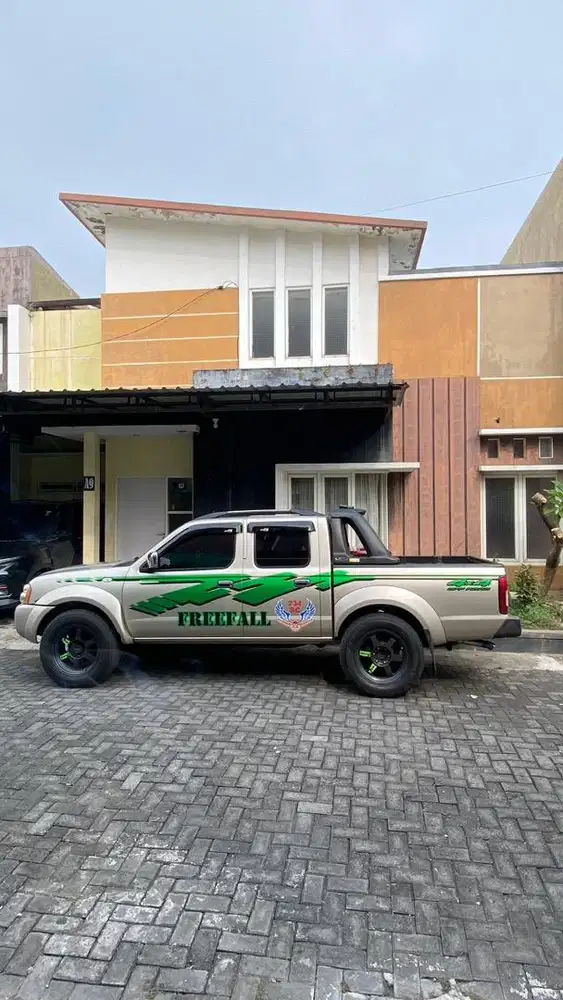 Double cabin frontier 4x4 Kilometer rendah