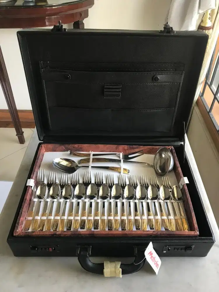 Peralatan makan lapis emas 24 karat,merk INOXPRAN