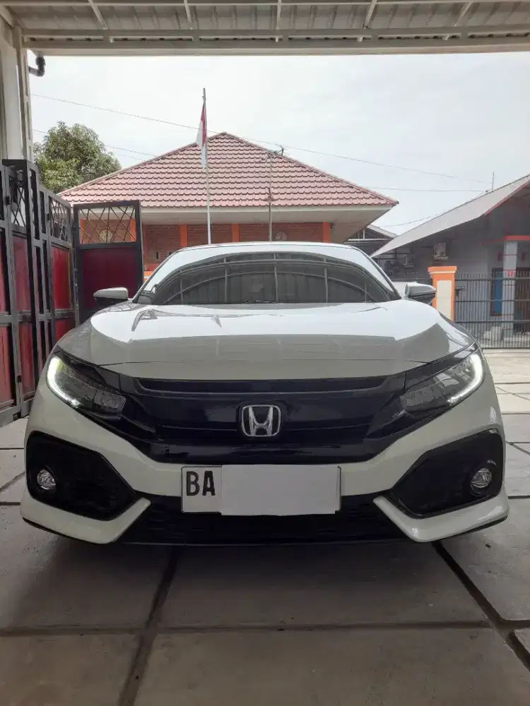 Dijual Honda Civic Turbo Hatback/E CVT AT/2018/KM 70 rb/warna Putih