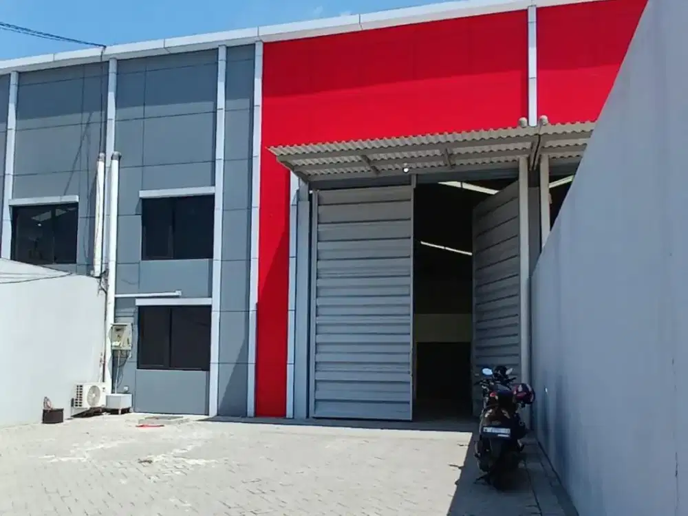 Halaman Depan Luas Gudang di Sentral Romokalisari