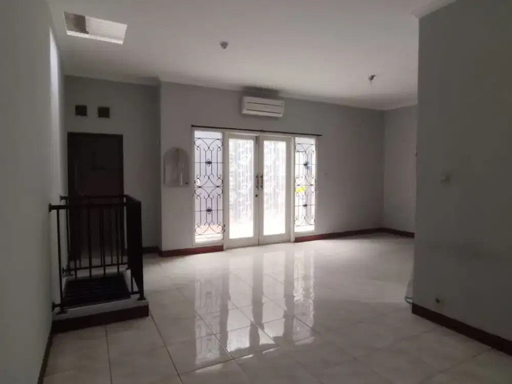 Di Jual Rumah Bagus di Taman Sari ready huni Cluster Harapan Indah . Bekasi