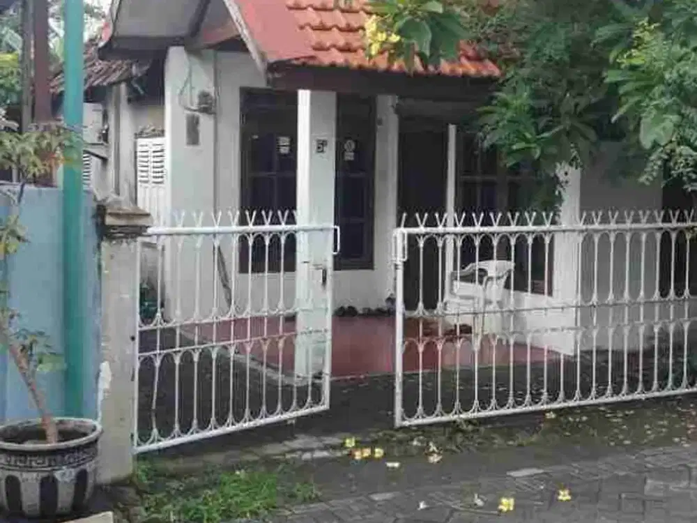 Rumah bisa workshoop gudang Kutisari utara dekat universitas petra, siwalankerto