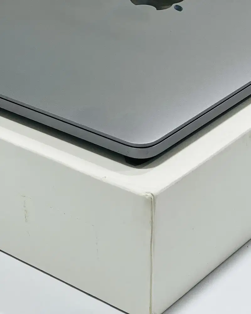 Macbook Pro M2 2022 8gb 256gb fullset