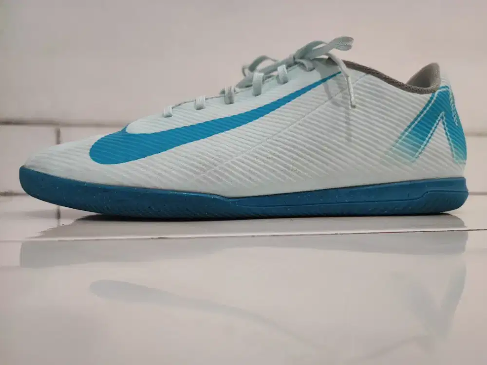 Nike Mercurial putih