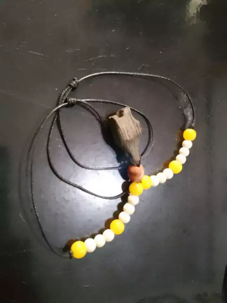 Kalung batu kuno alami dan gandul besi aji
