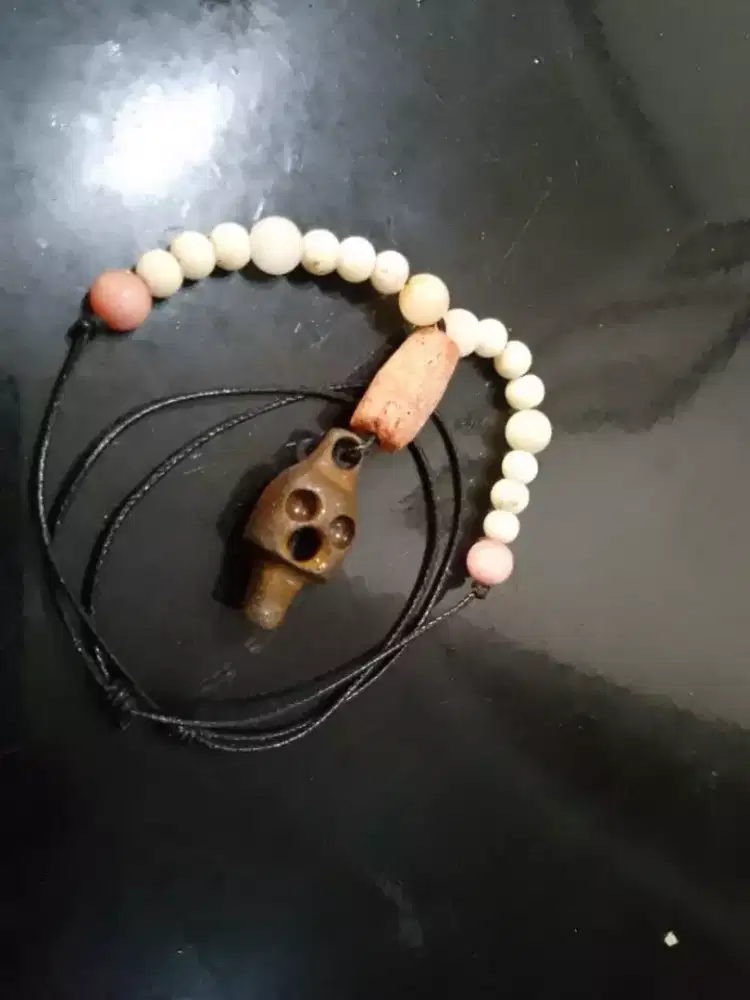 Kalung besi aji kuno dan batu alam