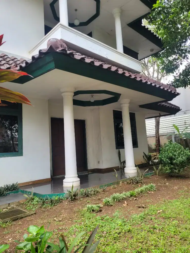 Dijual Rumah Giriloka BSD Row Jalan Besar  Halaman Luas