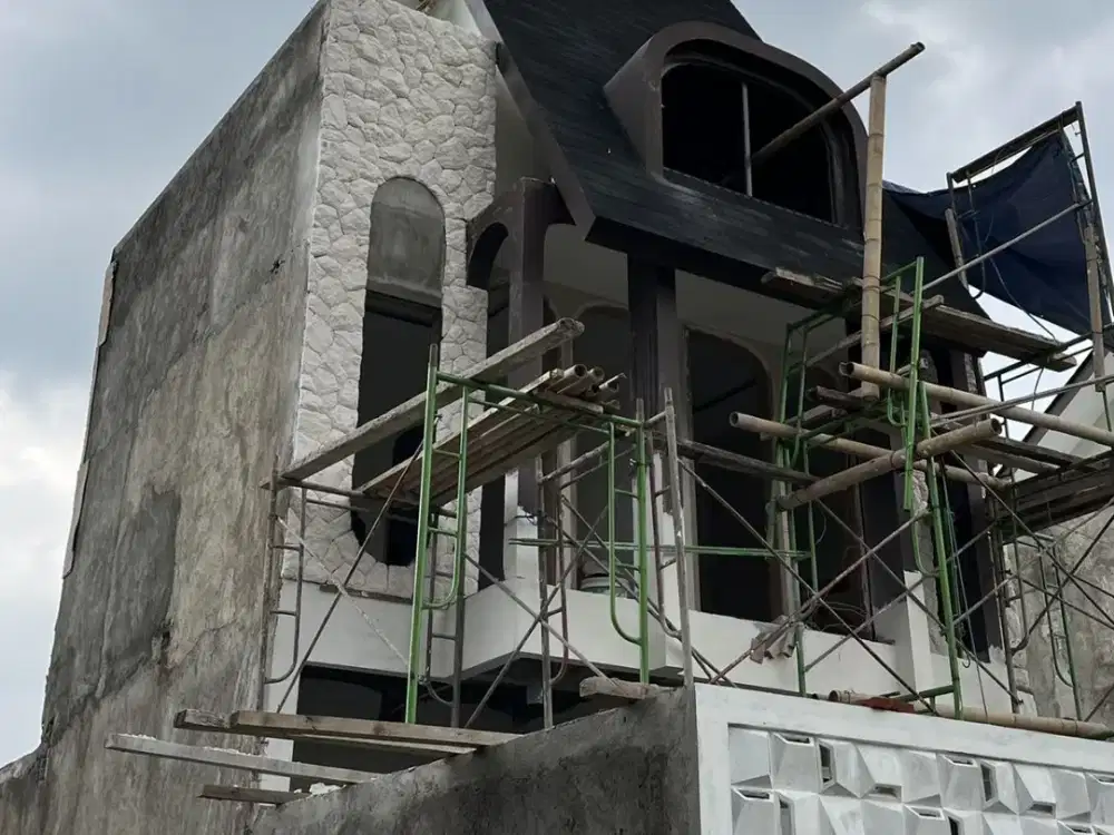 VILLA MEWAH DESAIN ICONIC DI BATU MALANG