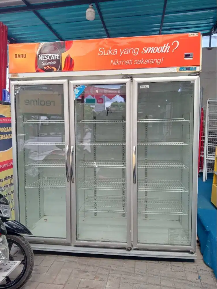 Showcase / chiller pendingin minuman bekas murah merk Sansio 1500L