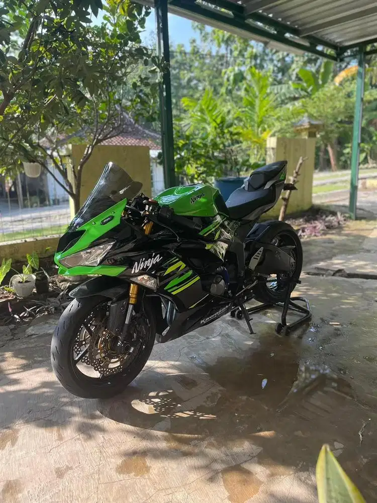 Dijual Kawasaki Ninja ZX6R ABS Tahun 2014 KRT 2018 Full Convert Ori
