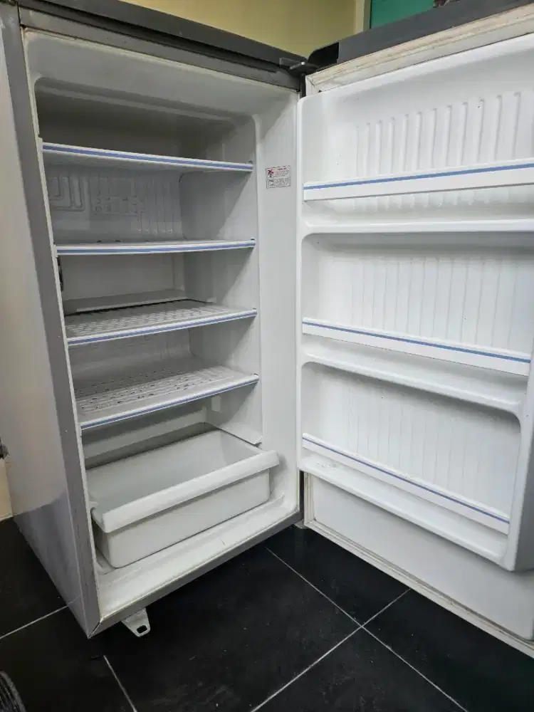 Freezer Bekas Toshiba 4 Rak