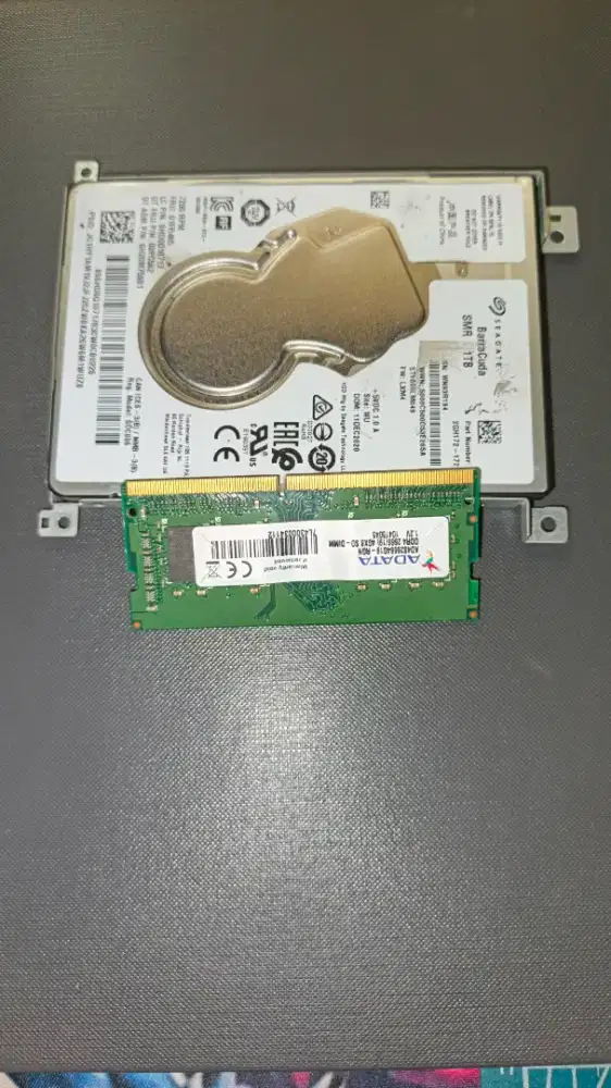 DIJUAL HARDISK SEAGATE 1TB + RAM LAPTOP ADATA DDR4 4GB [BISA NEGO]