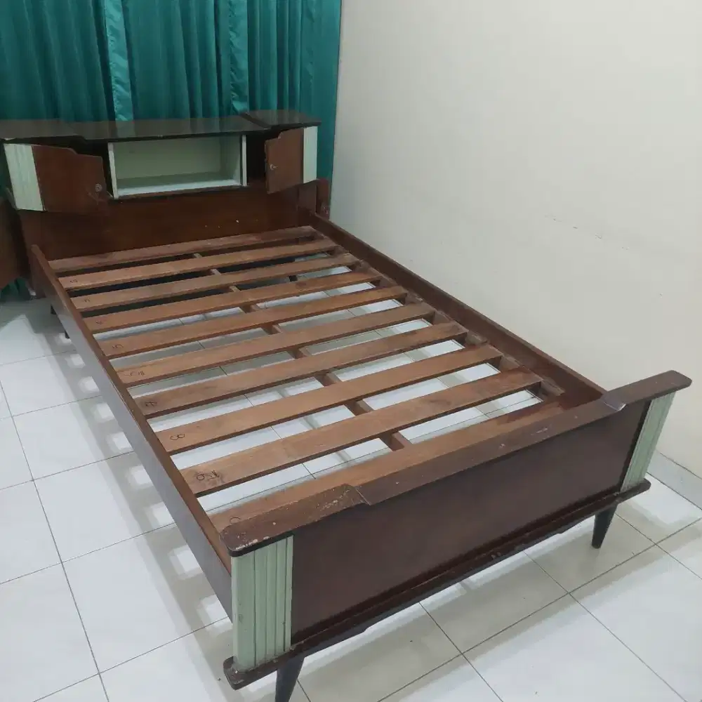 Ranjang Dipan kayu jati dan spring bed roman
