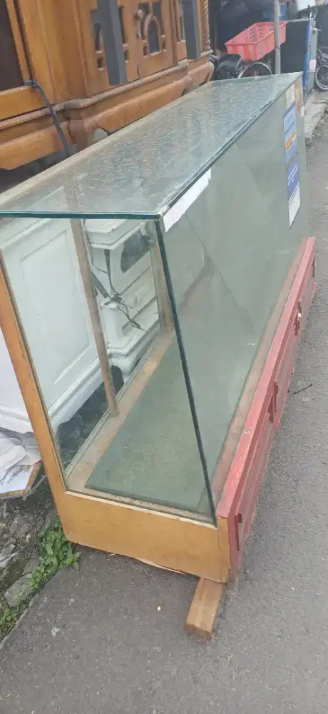 Etalase kaca tebal 9cm panjang 1.5m tinggi 80cm