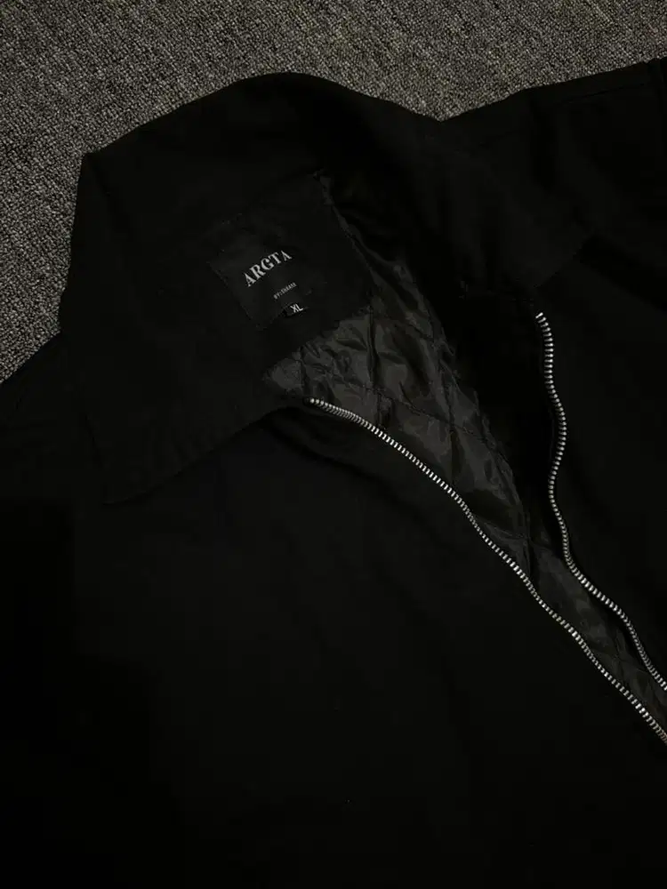 Jeket Zipper Brand Lokal