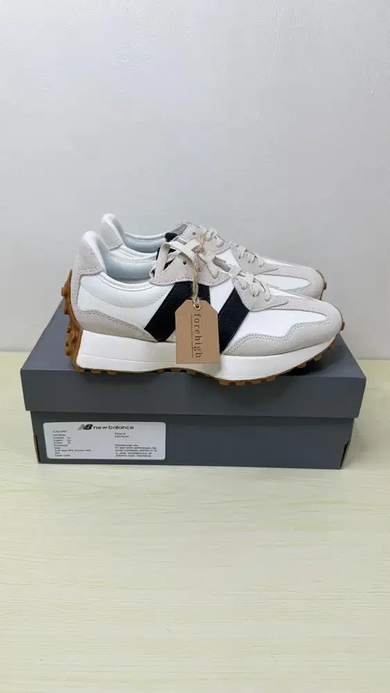 New Balance 327 Moonbeam Black