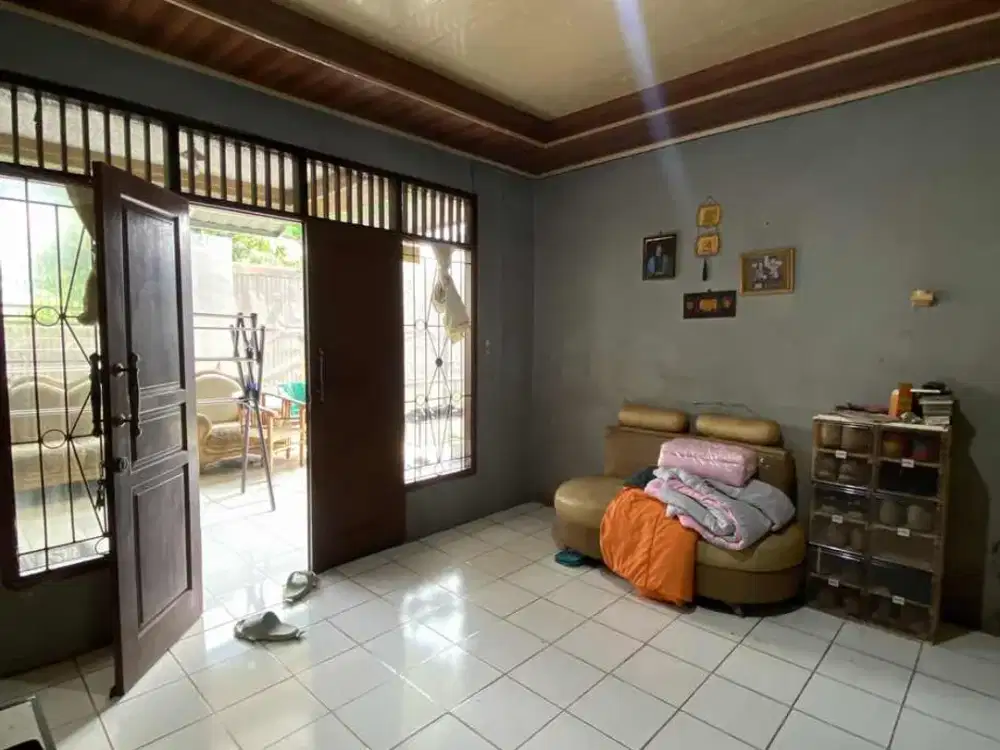 Rumah posisi HOEK dengan Tanah Luas di Bukit Nusa Indah Ciputat