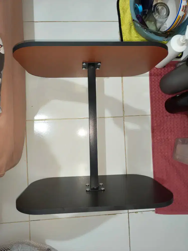 Meja - Tinggi bisa disesuaikan