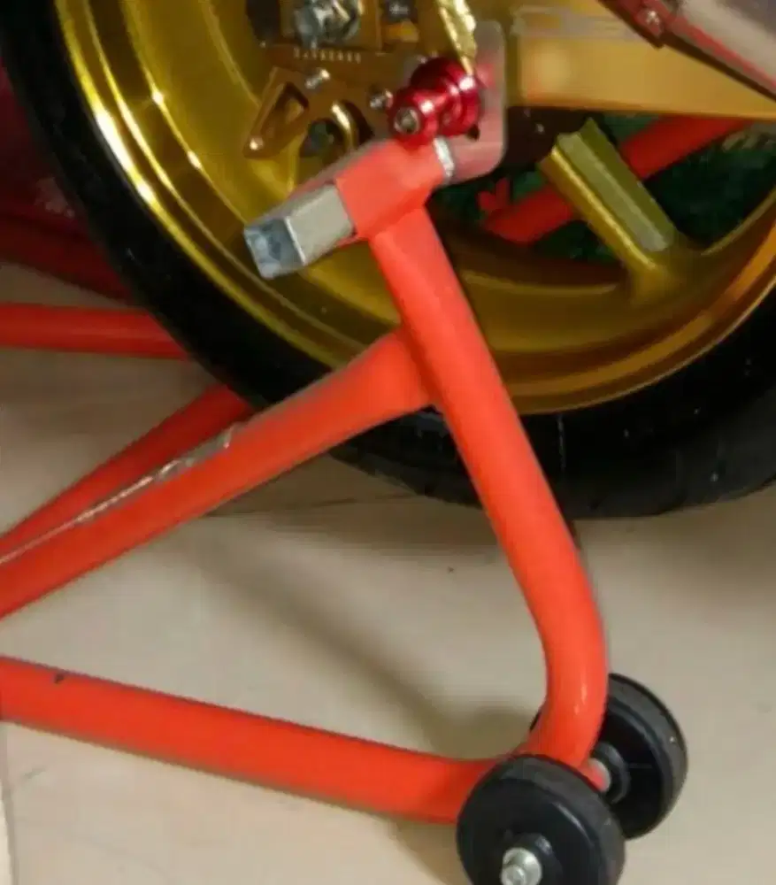 Pedok standart tengah motor sport