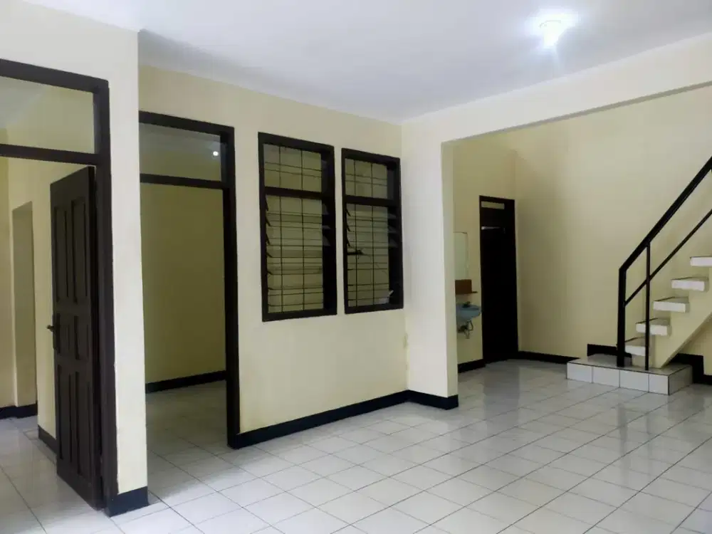 Rumah Nyaman 2 Lantai TKI Taman Kopo Indah 1