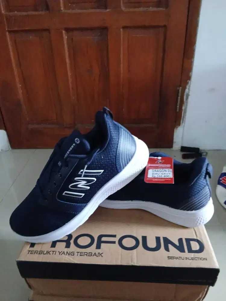 Sepatu New Era Hitam Putih