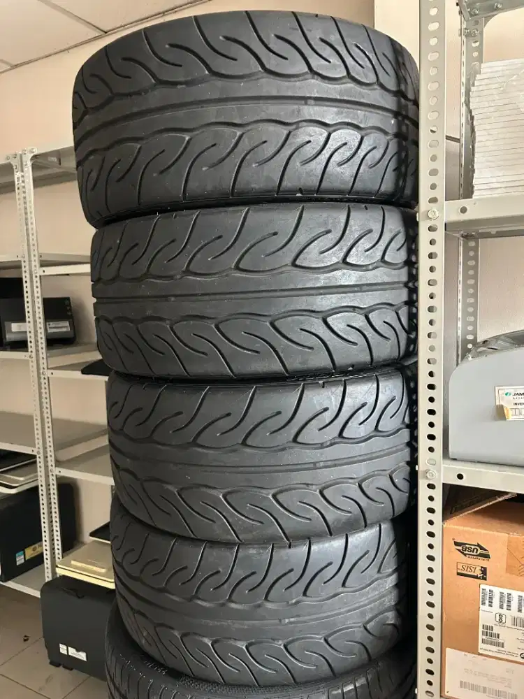 ADVAN NEOVA 235/35 R19