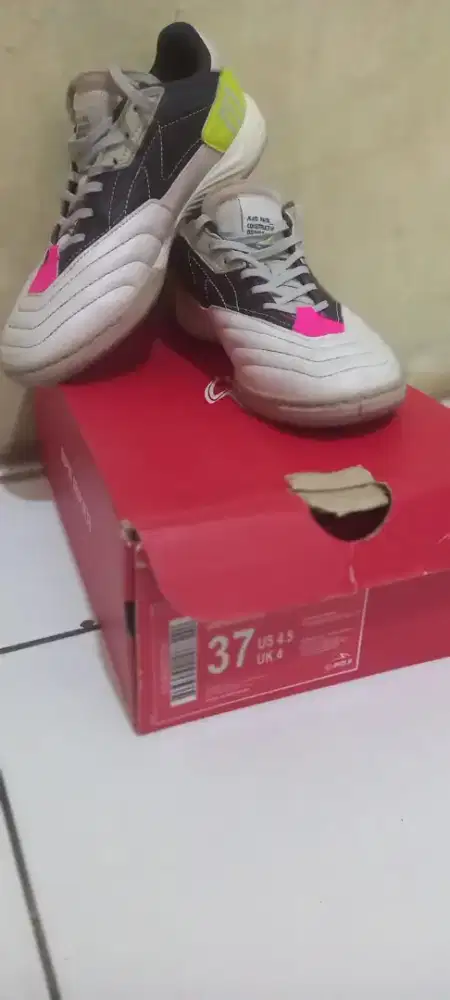 Jual Sepatu Sepak Bola dan Futsal