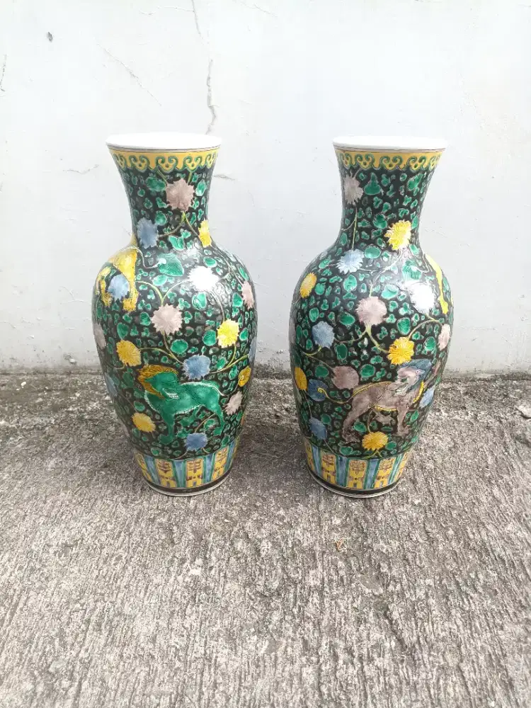 Sepasang vas family moar