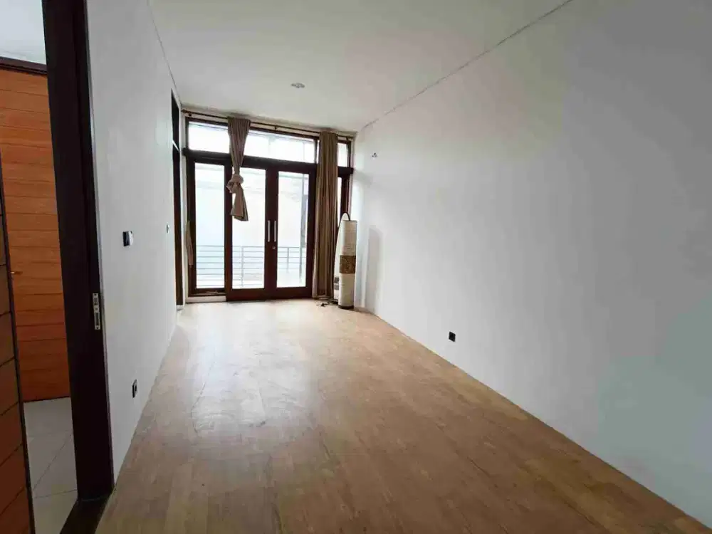 Disewakan Rumah Semi Furnished di Setramurni Asri