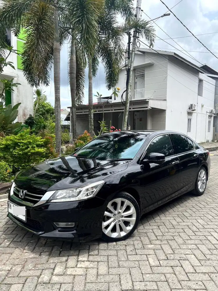 Dijual Honda Accord Metic 2013 (Type Tertinggi)