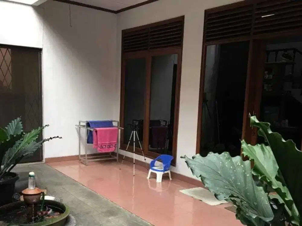 DIJUAL RUMAH STRATEGIS AREA KACAPIRING