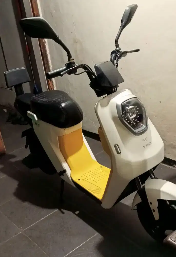 Sepeda Listrik Uwingly M60 kondisi oke dan lengkap
