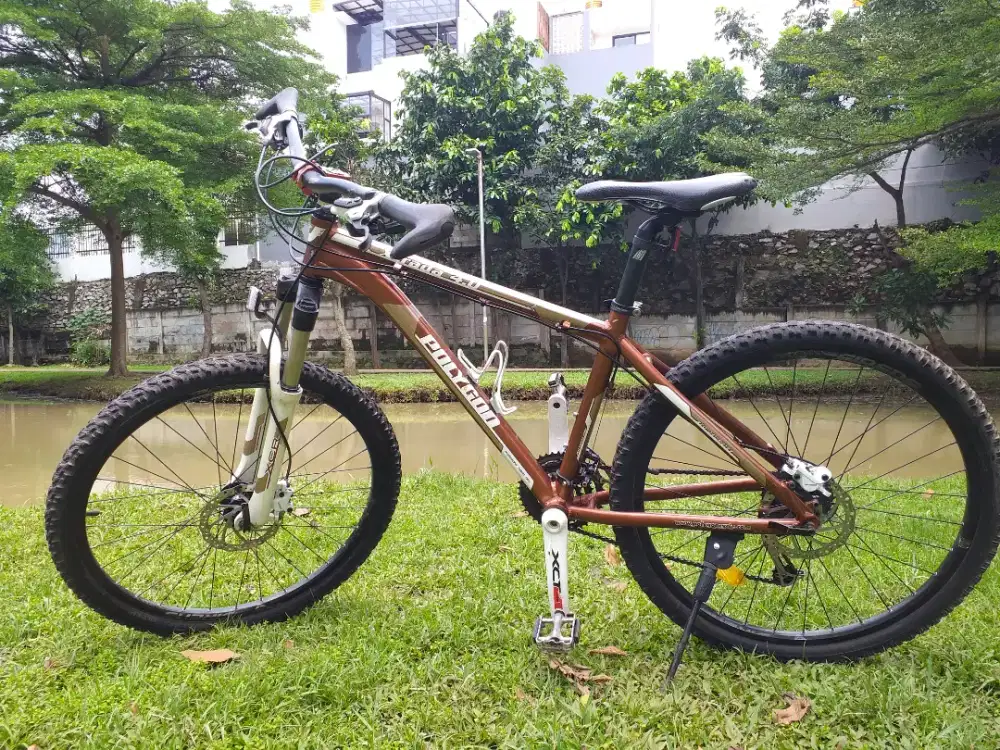 Sepeda Gunung 26 Polygon Xtrada Aloy cakram Hidrolik