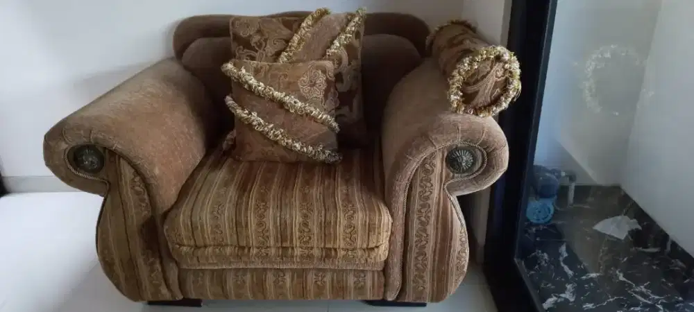 1 buah sofa jumbo