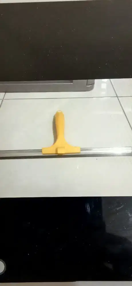 Pembersih kaca(dipakai sekali)