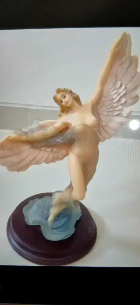 Patung bufet/pajangan lemari kaca