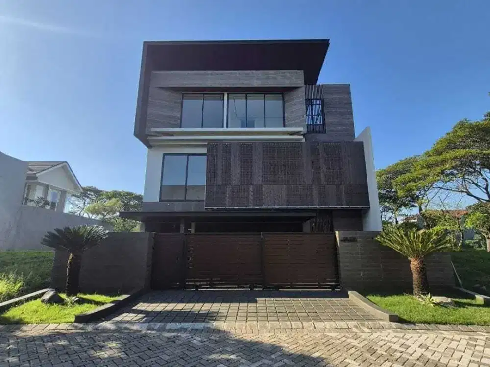 DIJUAL RUMAH BARU SUPER MEWAH DI KAWASAN GOLF CITRALAND SURABAYA