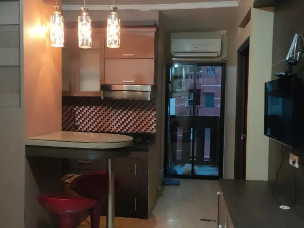 Disewakan Bulanan Casablanda East Residence tower BB lt 8 view kolam